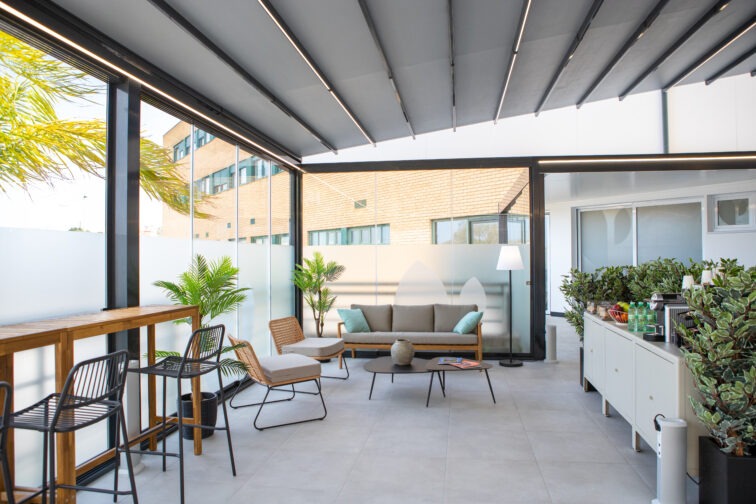 Hospital Quirónsalud Torrevieja expands space dedicated to Health Premium Card patients with an exclusive heated terrace